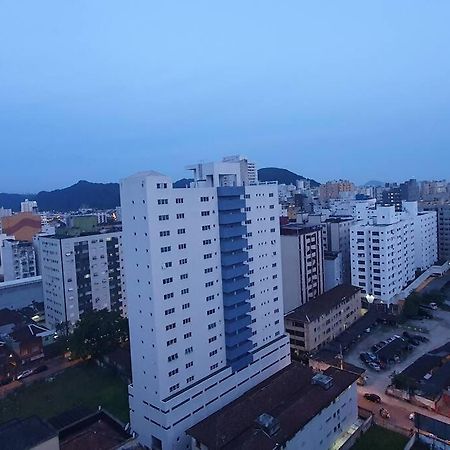 100 Metros Da Praia - Apto Completo - Wifi - Estacionamento Apartment São Vicente Екстериор снимка